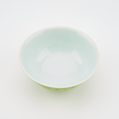 Lot 71 - A CHINESE GREEN-GROUND BOWL