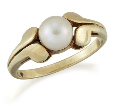 Lot 1580 - A CULTURED PEARL RING