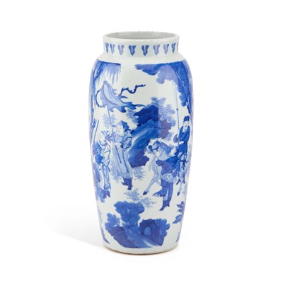 Lot 122 - A LARGE CHINESE BLUE AND WHITE VASE IN THE TRANSITIONAL STYLE