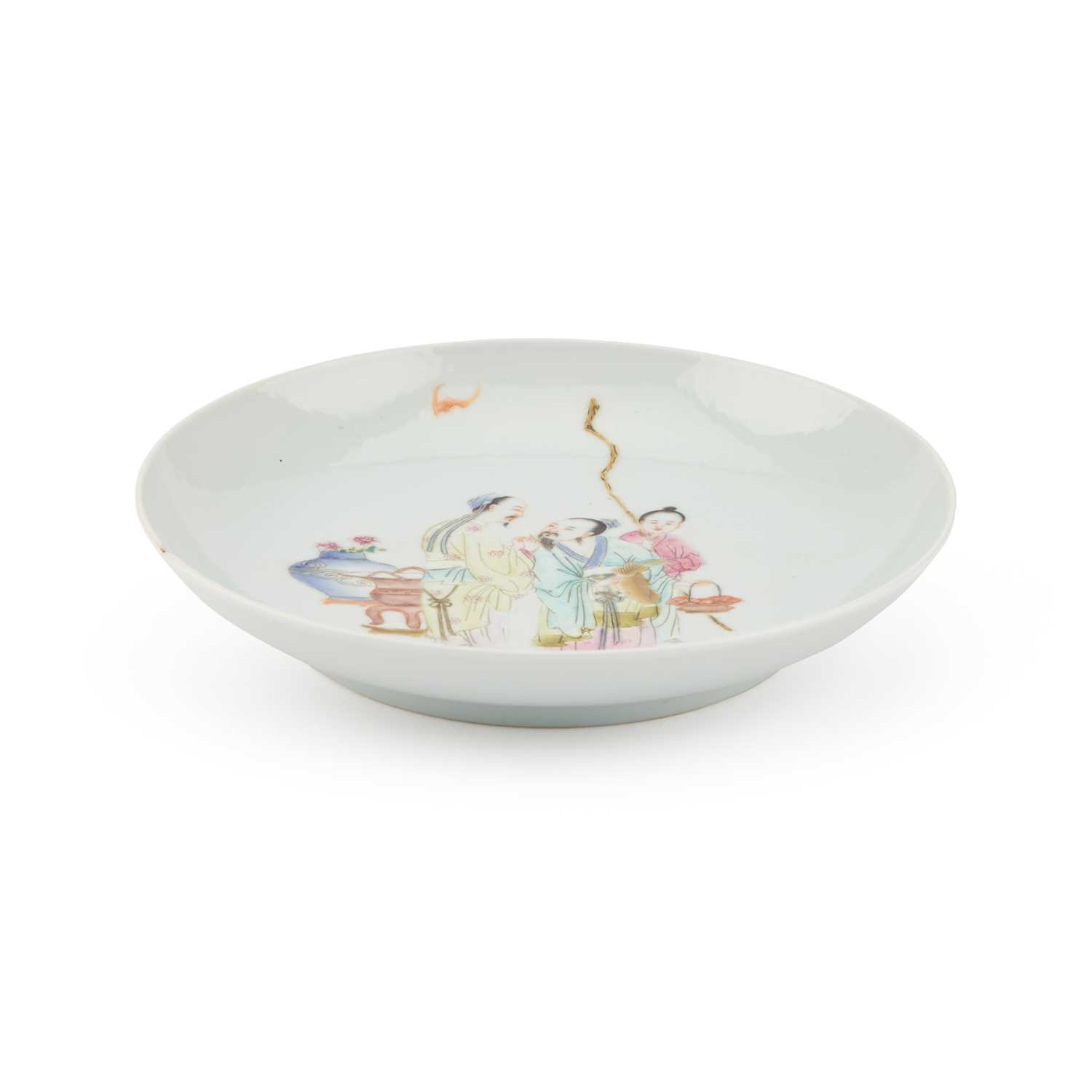 Lot A SMALL CHINESE FAMILLE ROSE DISH