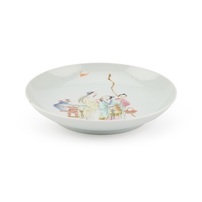 Lot A SMALL CHINESE FAMILLE ROSE DISH