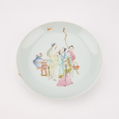 Lot A SMALL CHINESE FAMILLE ROSE DISH