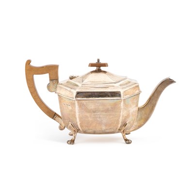 Lot 322 - AN ART DECO SILVER TEAPOT