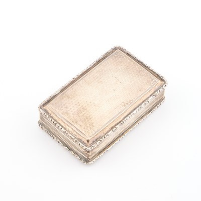 Lot 398 - AN EARLY VICTORIAN SILVER SNUFF BOX