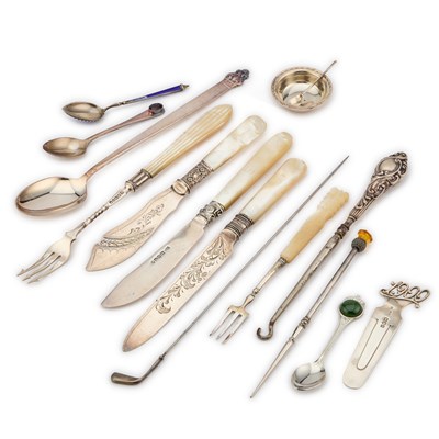 Lot 351 - A SMALL GROUP OF SILVER AND SILVER-PLATED ITEMS