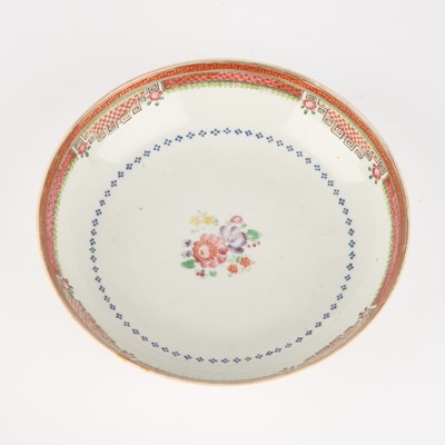 Lot 162 - AN 18TH CENTURY CHINESE FAMILLE ROSE CUP AND SAUCER