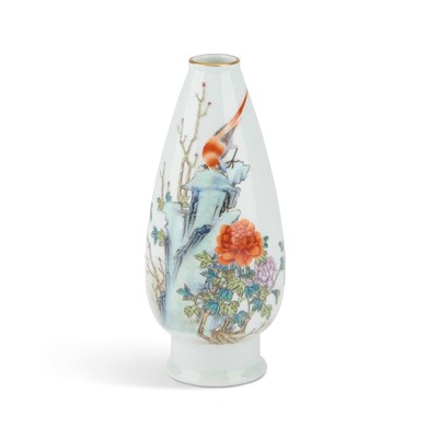 Lot 69 - A CHINESE FAMILLE ROSE VASE