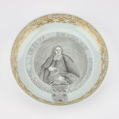 Lot 897 - A CHINESE 'EUROPEAN SUBJECT' DISH