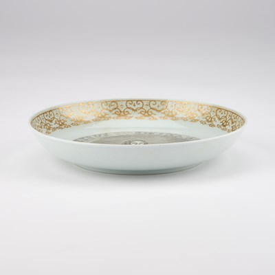 Lot 897 - A CHINESE 'EUROPEAN SUBJECT' DISH