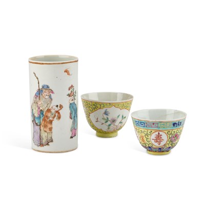 Lot 74 - A CHINESE FAMILLE ROSE CYLINDRICAL VASE AND TWO YELLOW-GROUND BOWLS