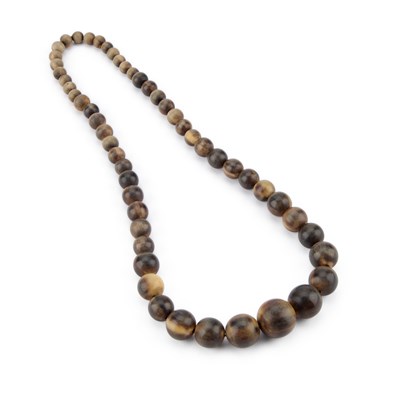 Lot 587 - A 19TH CENTURY RHINO HORN BEAD NECKLACE