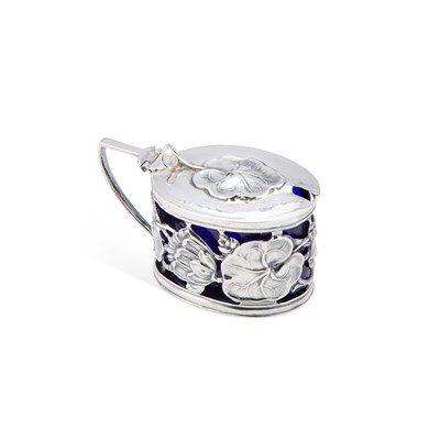 Lot 326 - AN ART NOUVEAU SILVER MUSTARD POT