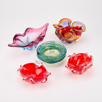 Lot 64 - FIVE VENETIAN AND OTHER ART GLASS BOWLS
