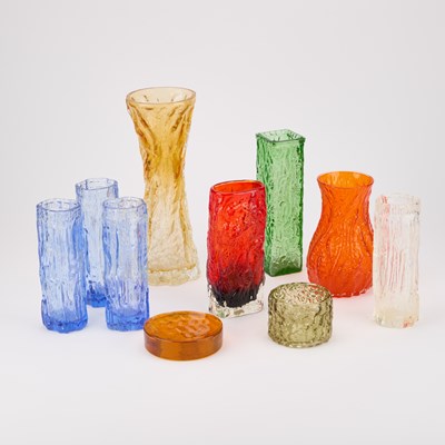 Lot 154 - A GROUP OF 20TH CENTURY ART GLASS INCLUDING BARK VASES