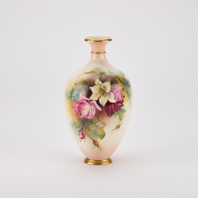 Lot 190 - A ROYAL WORCESTER VASE