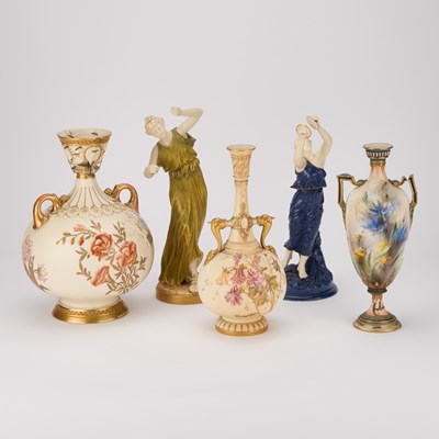 Lot 199 - A ROYAL WORCESTER HADLEY FIGURE TOGETHER WITH THREE VASES AND A FIGURE