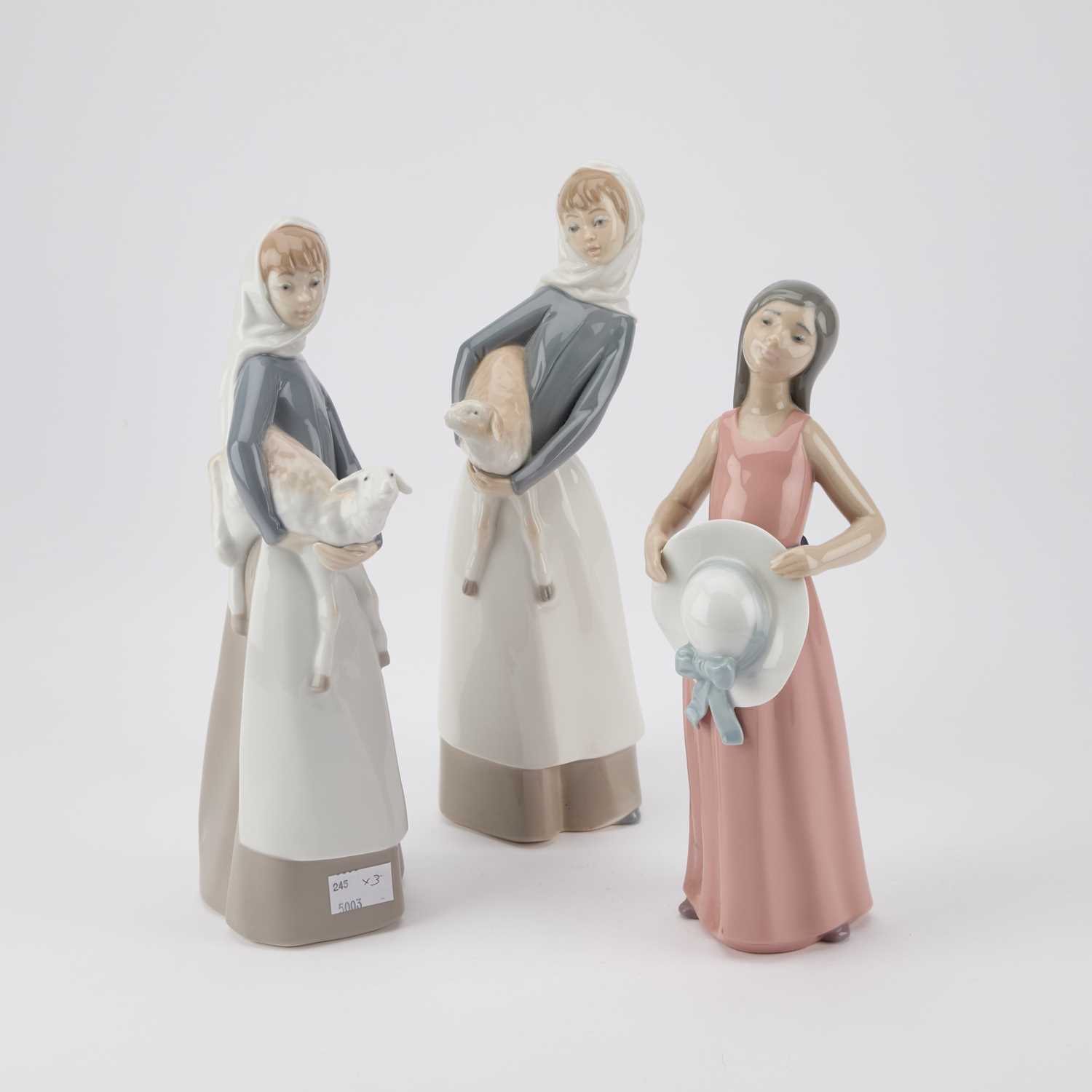 Lot 307 - THREE LLADRO FIGURES