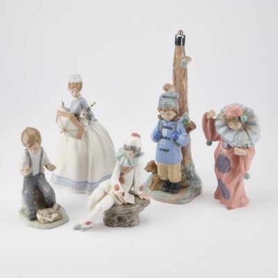 Lot 285 - FOUR NAO FIGURES AND A NAO LAMP BASE