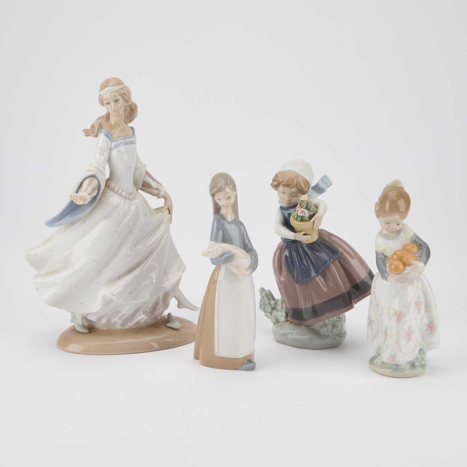 Lot 272 - FOUR LLADRO FIGURES