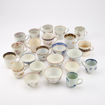 Lot 412 - A COLLECTION OF 18TH CENTURY ENGLISH TEA BOWLS AND COFFEE CUPS