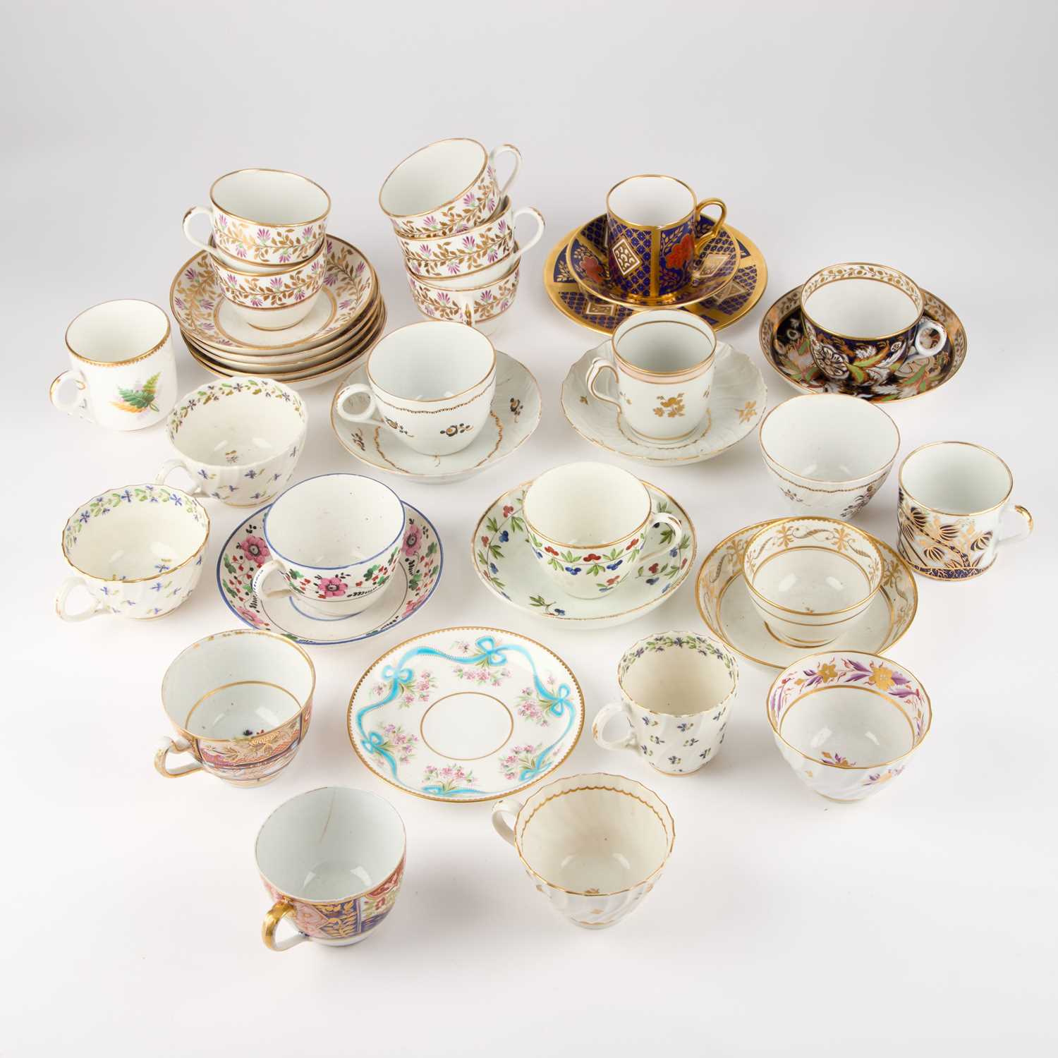 Lot 429 - A COLLECTION OF 18TH CENTURY AND LATER PORCELAIN