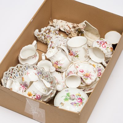 Lot 354 - A COLLECTION OF CERAMICS