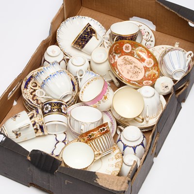 Lot 321 - A COLECTION OF CERAMICS