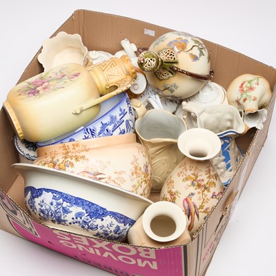 Lot 388 - A COLLECTION OF CERAMICS