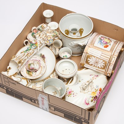 Lot 440 - A COLLECTION OF CERAMICS