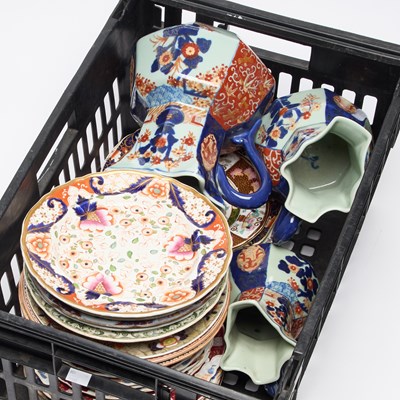 Lot 401 - A COLLECTION OF CERAMICS