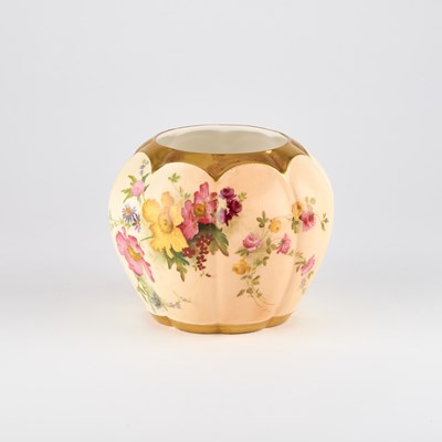 Lot 218 - A ROYAL WORCESTER BLUSH IVORY VASE