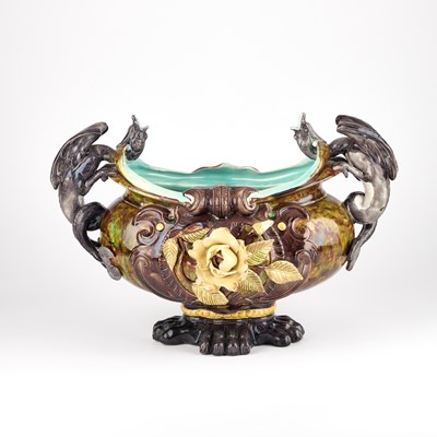 Lot 400 - A LARGE CONTINENTAL MAJOLICA JARDINIERE