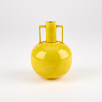 Lot 183 - AN ART POTTERY YELLOW GLAZED JAR, IN THE MANNER OF CHRISTOPHER DRESSER