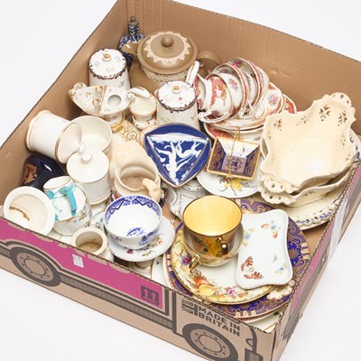 Lot 437 - A COLLECTION OF CERAMICS