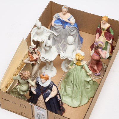 Lot 391 - A COLLECTION OF PORCELAIN FIGURES