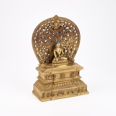 Lot 657 - A BRONZE BUDDHA