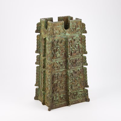 Lot 689 - A LARGE CHINESE BRONZE ARCHAIC STYLE VASE