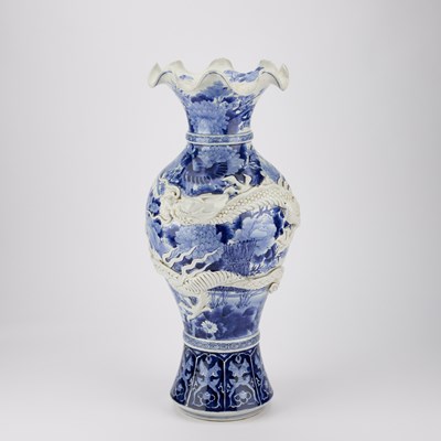 Lot 696 - A LARGE JAPANESE BLUE AND WHITE VASE