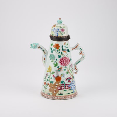 Lot 642 - A CHINESE FAMILLE ROSE COFFEE POT, QIANLONG PERIOD