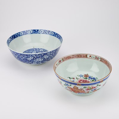 Lot 651 - A CHINESE BLUE AND WHITE PRUNUS BOWL AND A FAMILLE ROSE BOWL