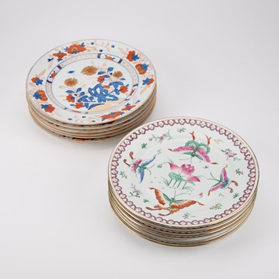 Lot 681 - A SET OF SIX IMARI PLATES TOGETHER WITH SIX BUTTERFLY PLATES