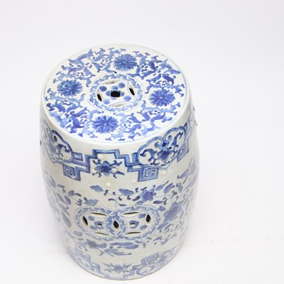 Lot 695 - A CHINESE BLUE AND WHITE BARREL GARDEN SEAT