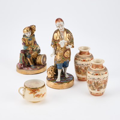 Lot 622 - A SMALL PAIR OF JAPANESE SATSUMA VASES, TWO SATSUMA FIGURES AND A JAPANESE CUP