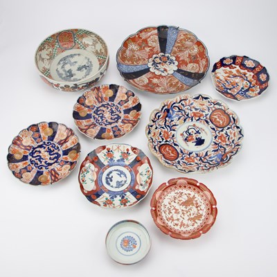 Lot 680 - A GROUP OF JAPANESE IMARI AND KUTANI