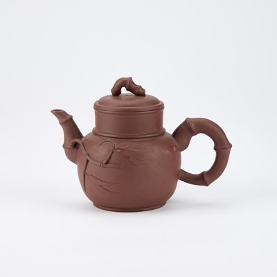 Lot 624 - A CHINESE YIXING TEAPOT