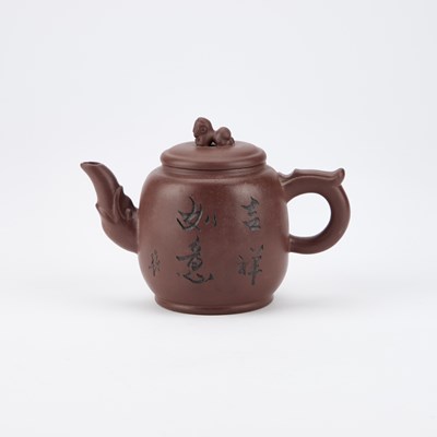 Lot 626 - A CHINESE YIXING TEAPOT