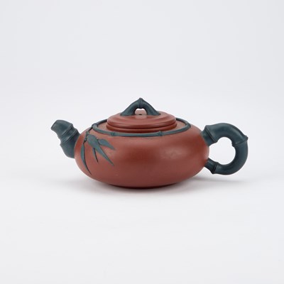 Lot 632 - A CHINESE YIXING TEAPOT