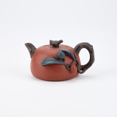 Lot 633 - A CHINESE YIXING TEAPOT