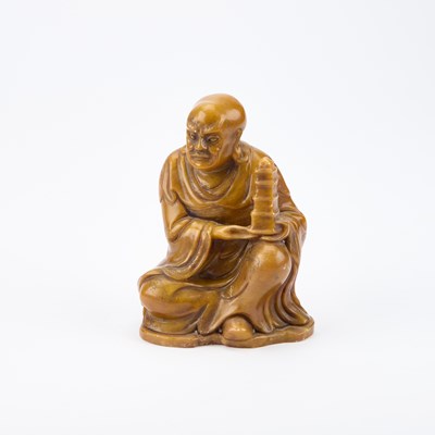 Lot 557 - A CHINESE SHOUSHAN STONE FIGURAL TABLE SEAL