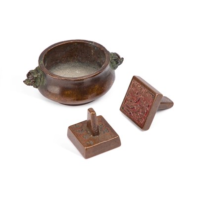 Lot 123 - A SMALL CHINESE BRONZE CENSER